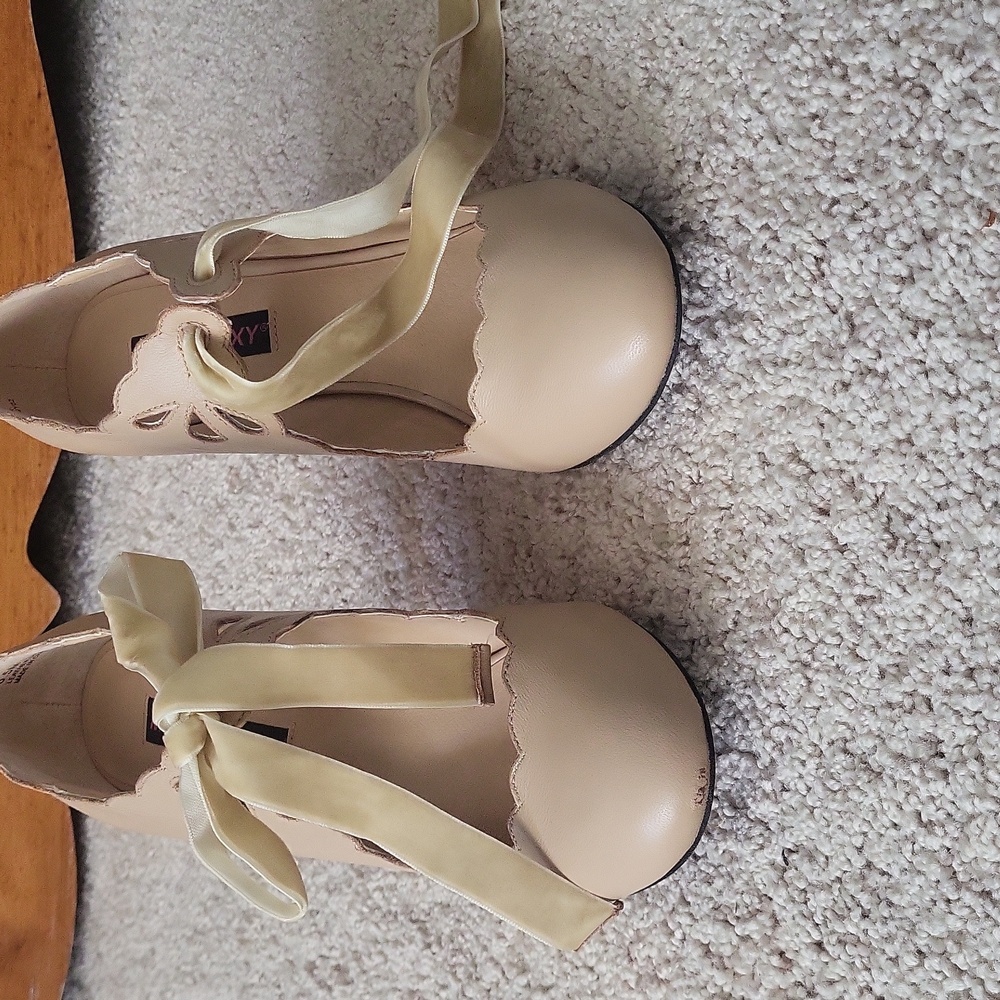 Nude Scalloped Tie Front Pumps - Picture 2 of 9